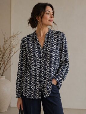 Chico’s Travelers Crane Print Blouse XL Plus Size Flowy Navy White Tunic 3